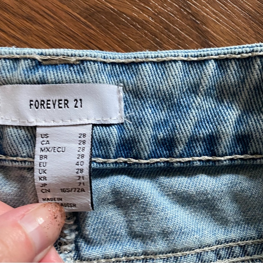 Forever 21 size 28 jean shorts - Picture 4 of 6